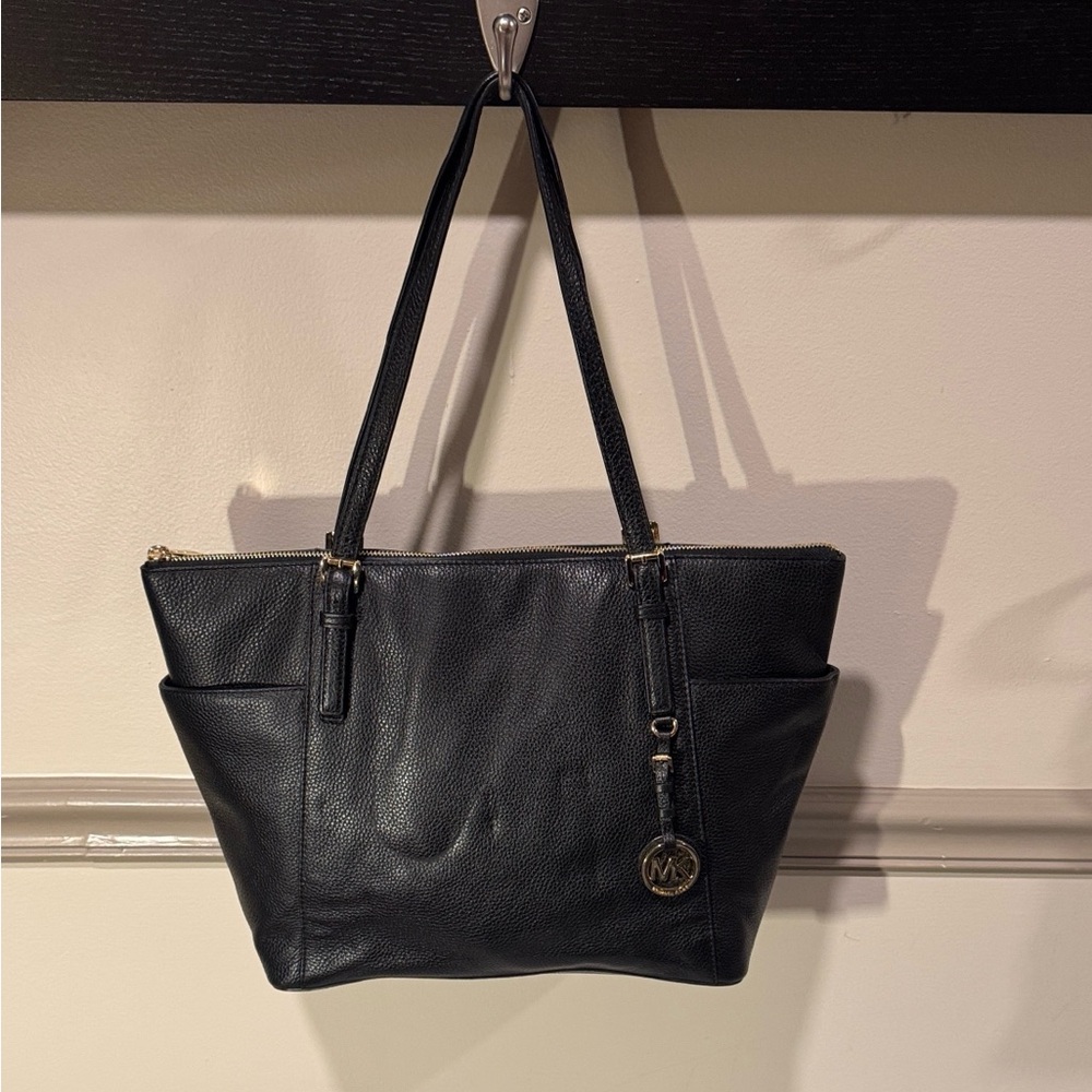 Michael Kors Medium Jet Set Black Pebbled Leather Zip Top Tote Bag